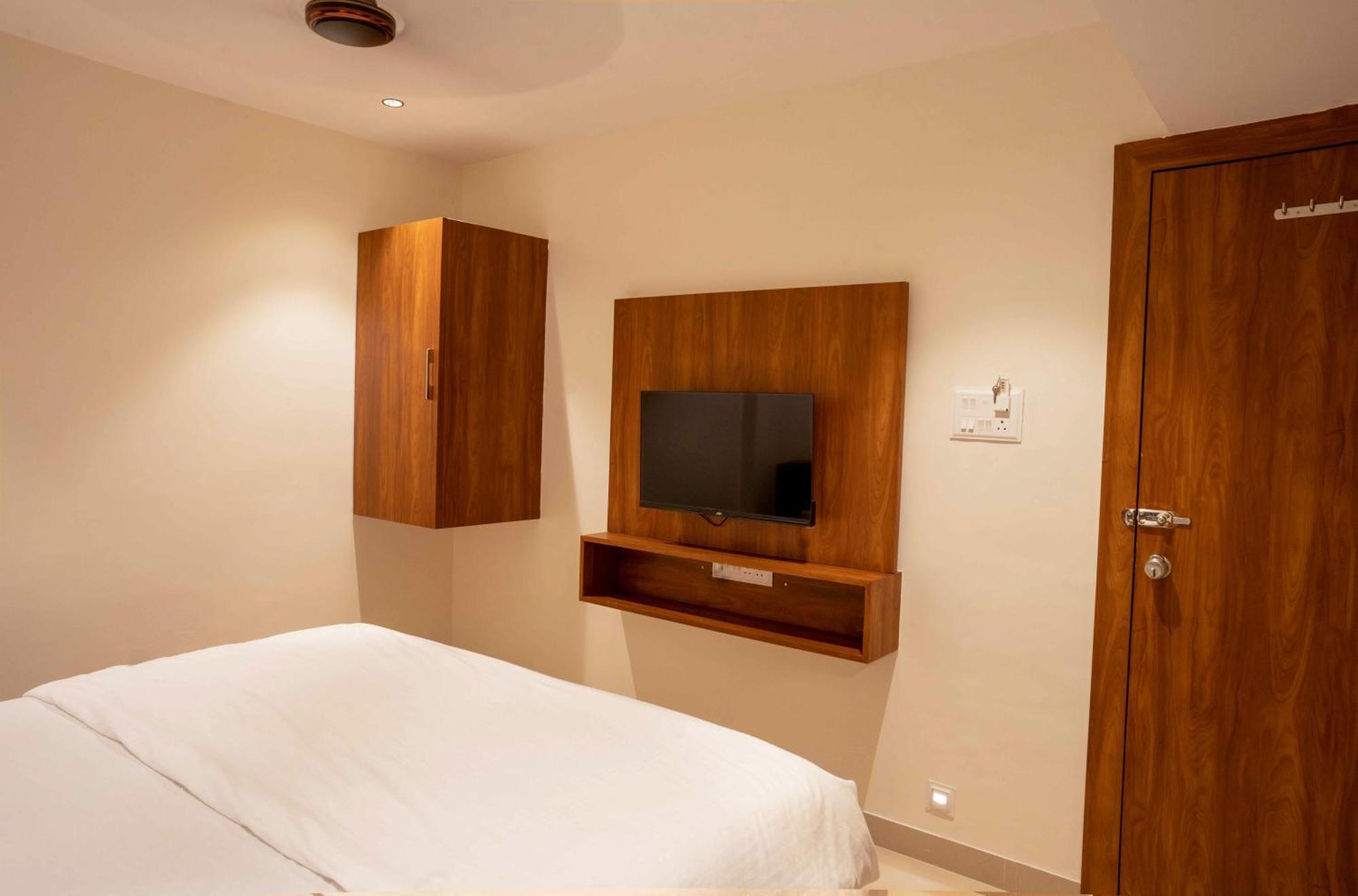 Lodge Majestic Pune